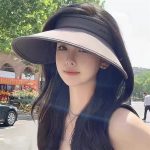 Wide-brimmed sun hat with open top